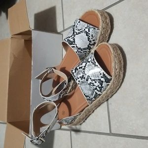 Snake print wedge sandles
